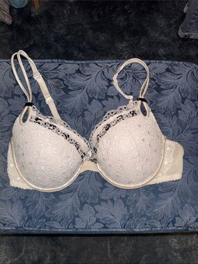 Victoria’s Secret- Lace-Detail Push-Up Bra with Underwire Support
